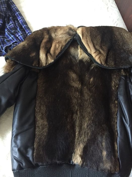 Продаю куртку кожаную