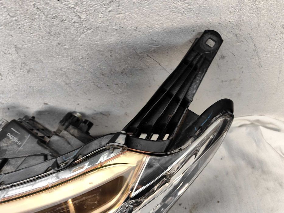 Оригинален фар Mitsubishi L200