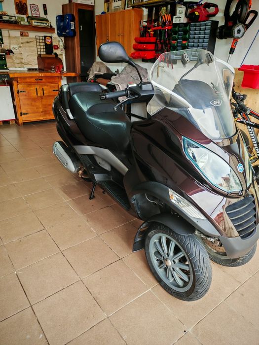 Vând Piaggio mp3, 250 cmc, 22 CP