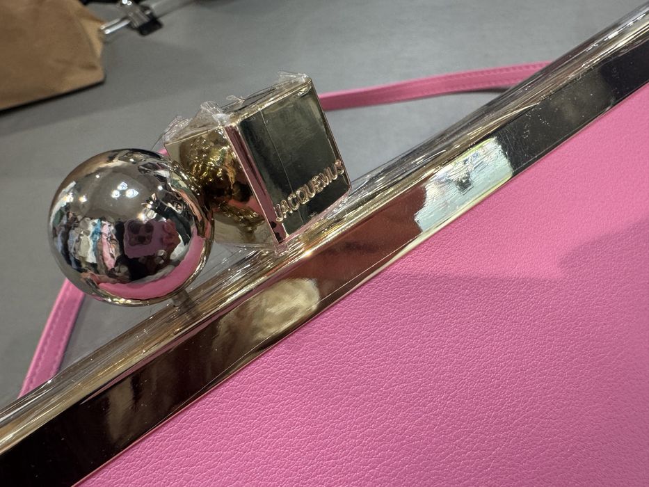 Jacquemus The Salon Clutch жестока чанта