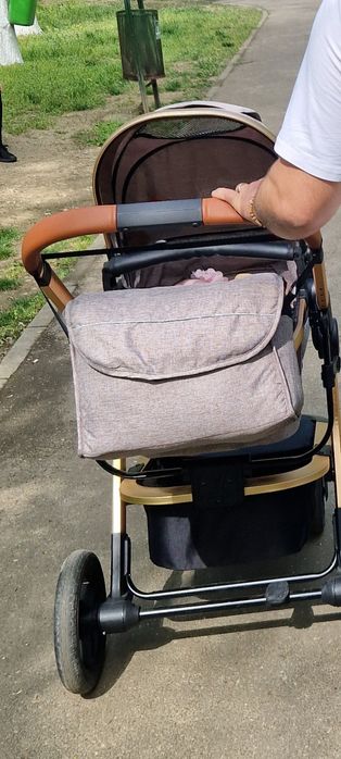 Vand Carucior bebe 3 în 1 folosit doar 7 luni