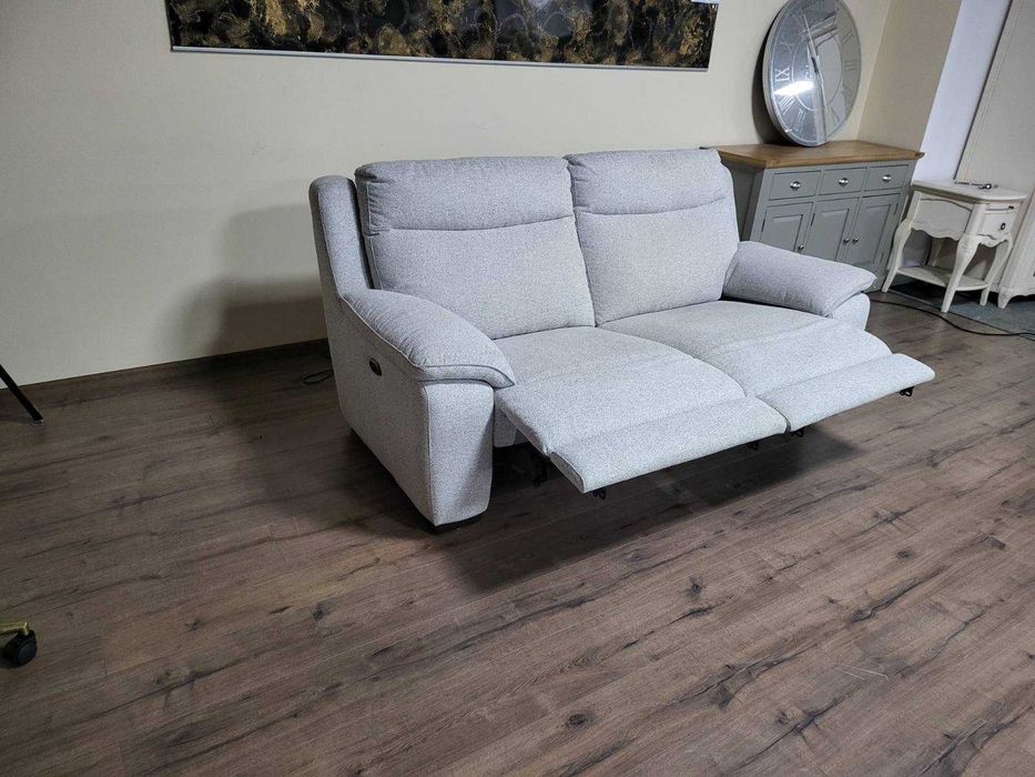 Светло сив диван от плат тройка с електрически релаксиращ механизъм