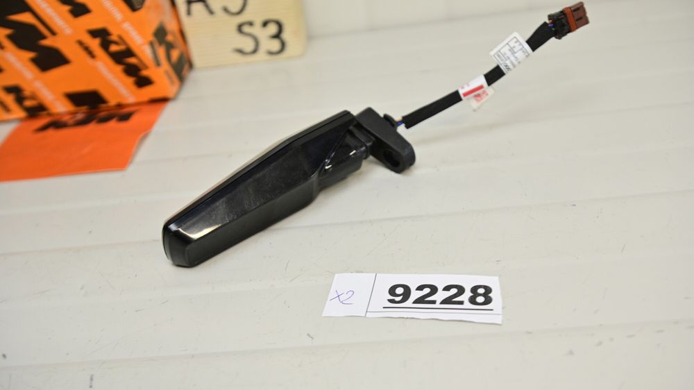 KTM 1390 Super Duke R EVO 2024 Semnalizare dreapta fata