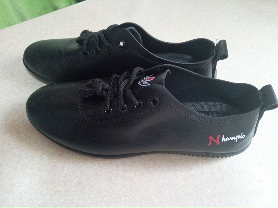 Кроссовки из эко кожи