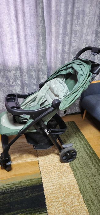 Детская прогулочная коляска