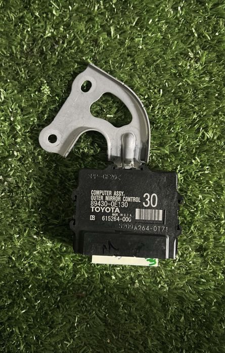 Блок управления стеклоподъемником Тойота Хайландер 2016