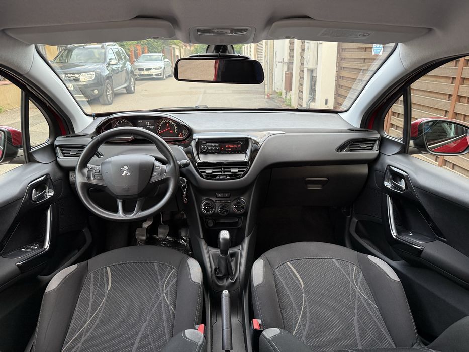 Peugeot 208 Cu doar 30.000 Km Primul Proprietar