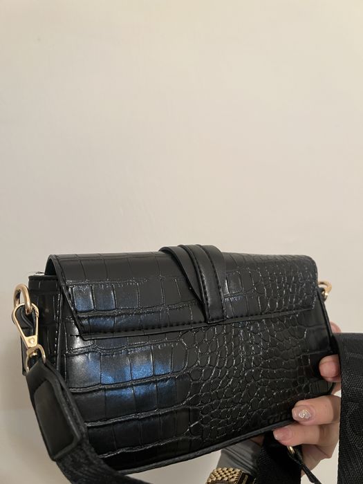 Дамска чанта Guess