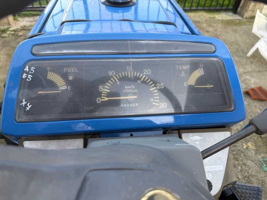 Продавам японски трактор Iseki SIAL 223 с документи и фреза (4x4)