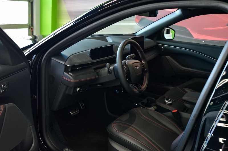 Ford Mustang Mach-eGT Naqd va Halol nasiya