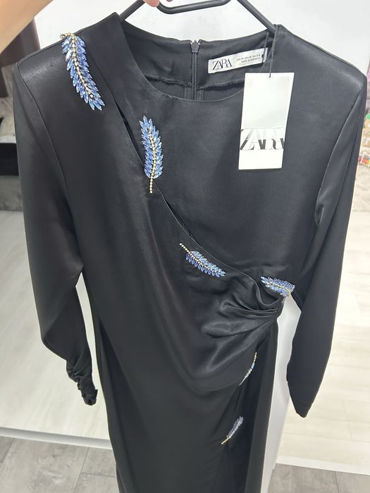 Rochie eleganta, neagra, Zara, cu aplicatii/ pietre, marimea M,