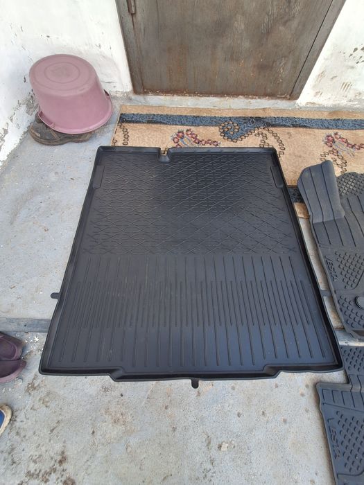 Продам комплект ковриков Лада Веста универсал