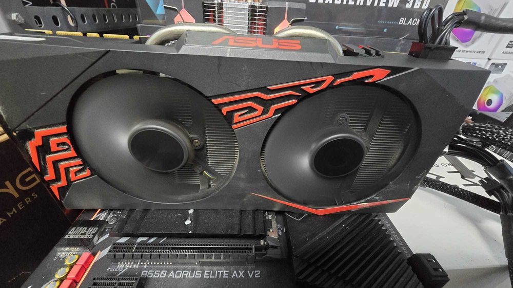 Placă Video ASUS GeForce GTX 1070, 8GB GDDR5 – Performanță și Fiabilitate