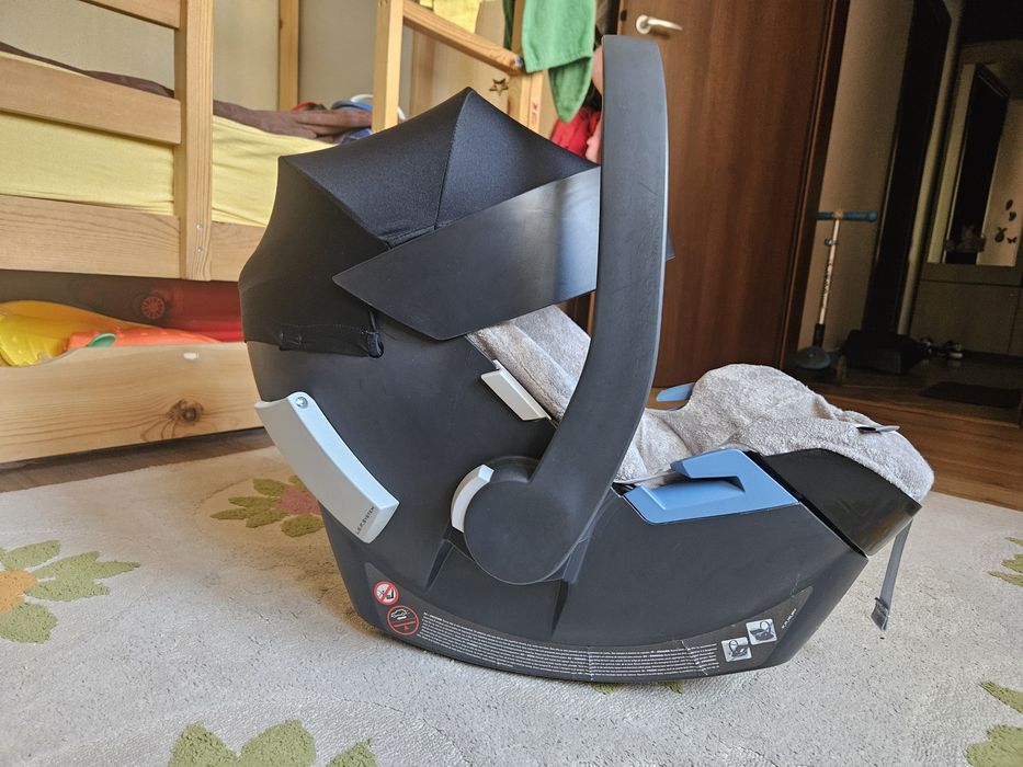 Столче за кола (кошница) Cybex Aton 5 + база и подарък летен калъф