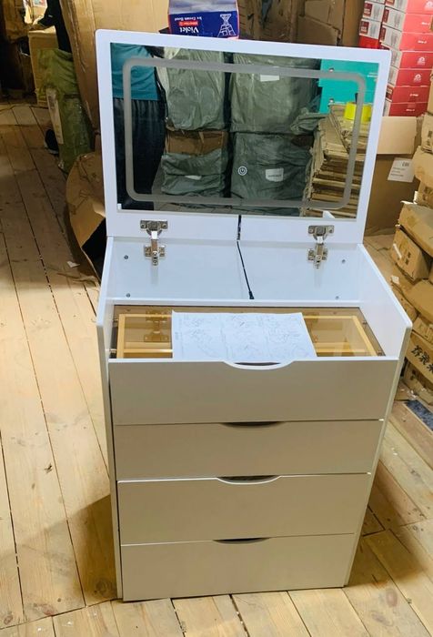 Stol vamakiyaj Led ekranlik stol
137x80x40 razmer