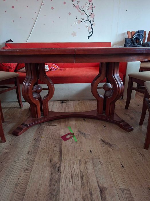 Маса със столове