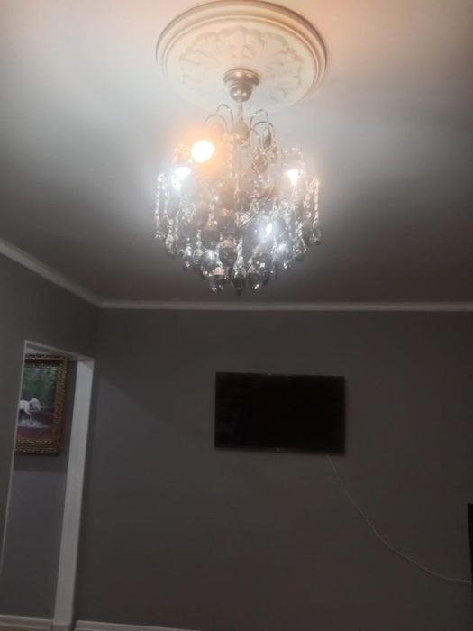 Продаю красивую люстру