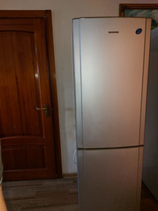 Холодильник Самсунг срочно. Рабочий