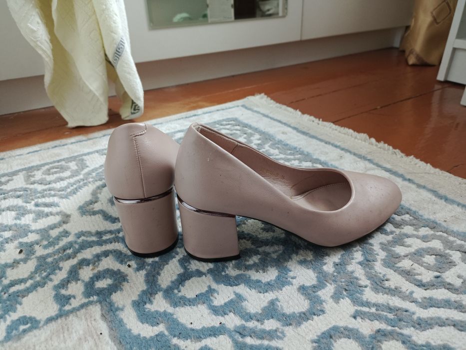 Туфли бежевые 35 размер