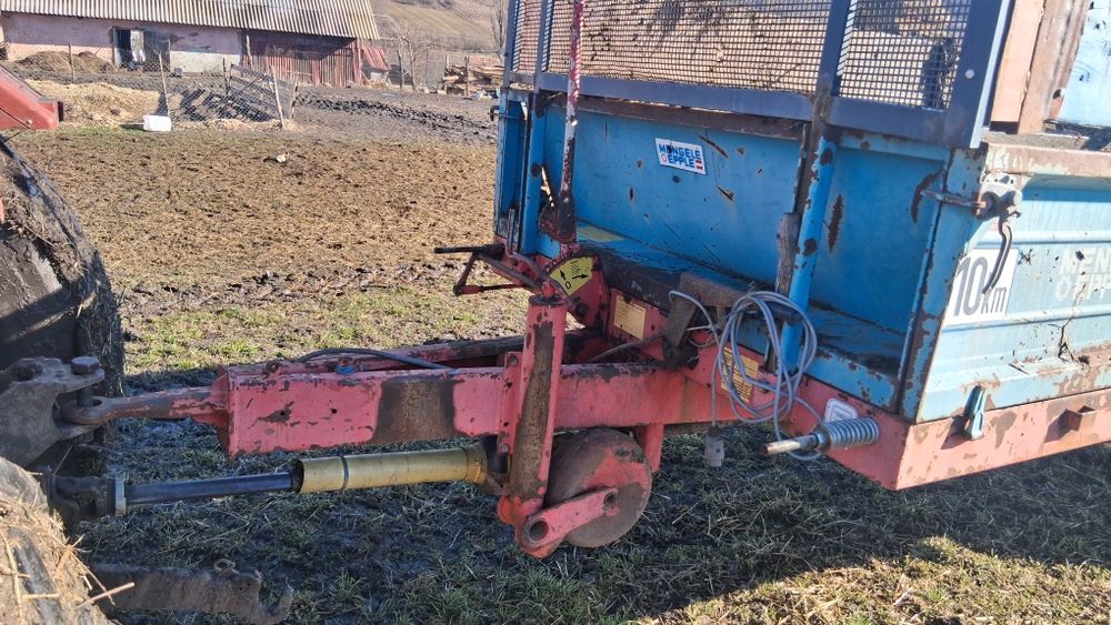 Vand remorca de gunoi