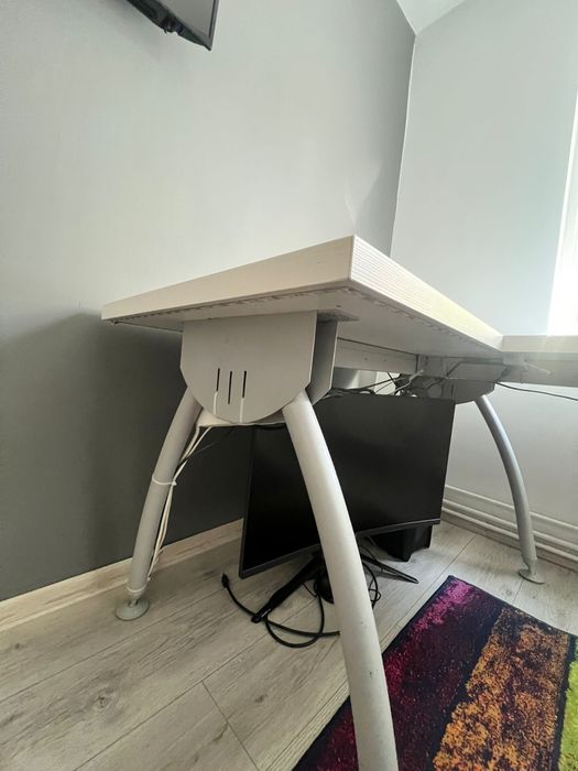 Birou in forma de L