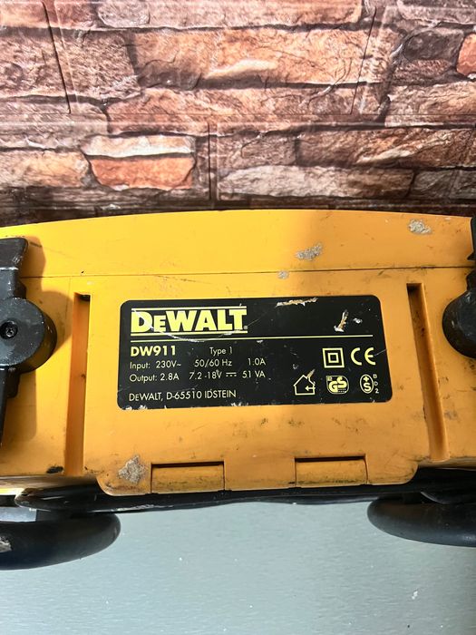 Radio Dewalt model DW