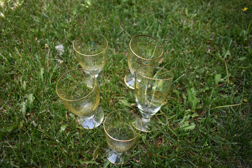 красиви стари чаши