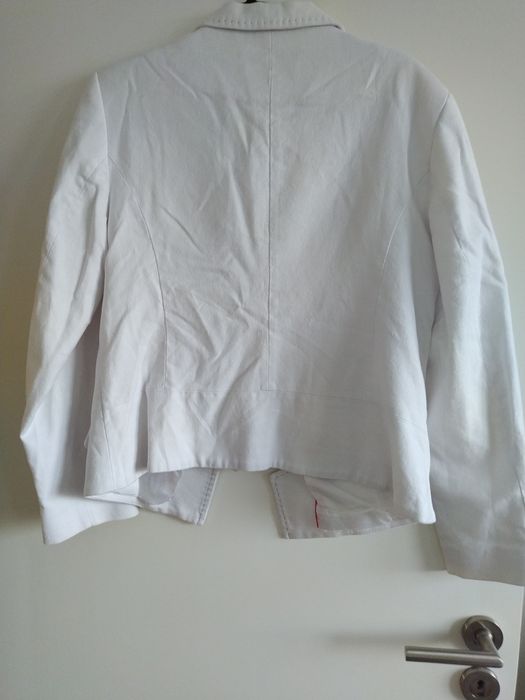 Дамско бяло сако