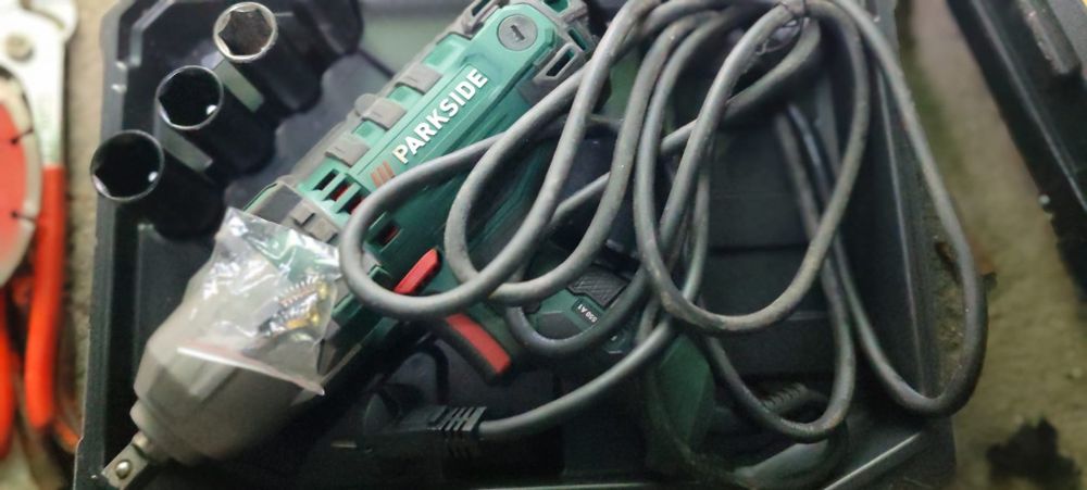 Mașină de impact-insurubat