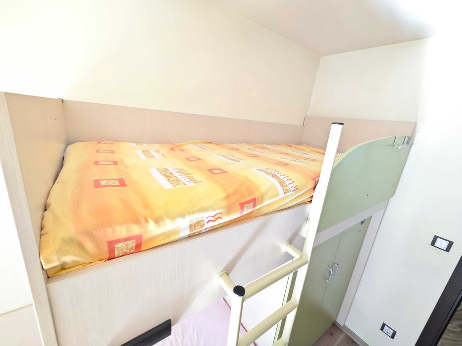 ДЕТСКА СЕКЦИЯ - две легла 90/195 и гардероб 104/130/84