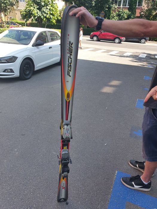 Vand schiuri perfecte pentru experiente pe munte