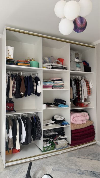 Продам детскую кровать и шкаф.