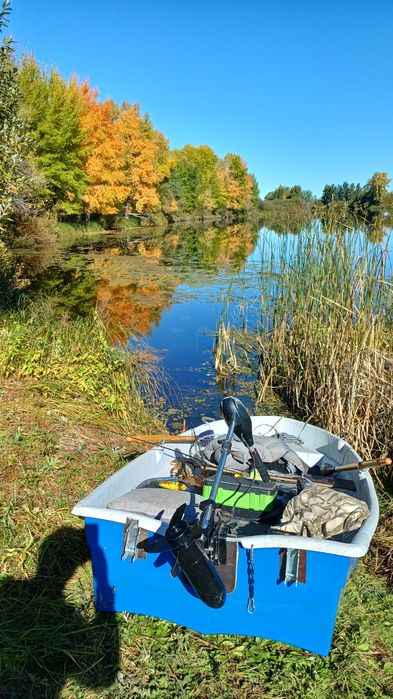 Лодка стеклопластиковая