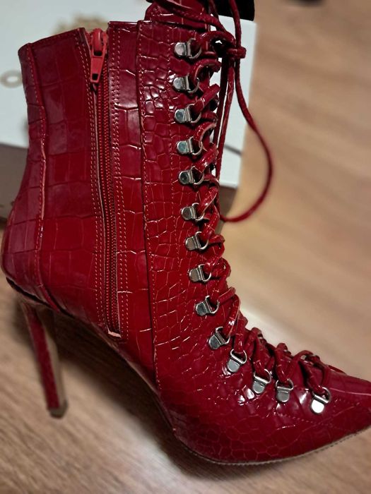 Botine Essenza, mărimea 38 (mai bine 37,5), toc 10 cm, piele