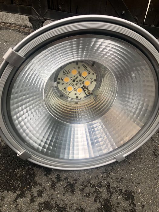 Proiector LED garaj hala industriala sau alte spatii