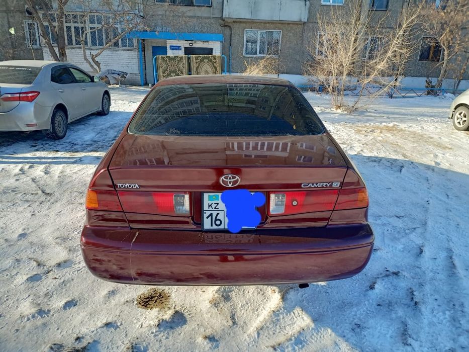 Toyota Camry 2000 года выпуска