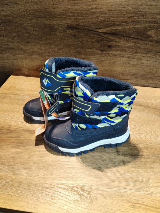 Chete băieți,impermeabile,foarte comode.