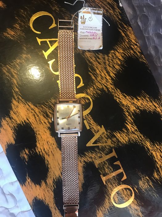 Мода и стиль новые часы золотые