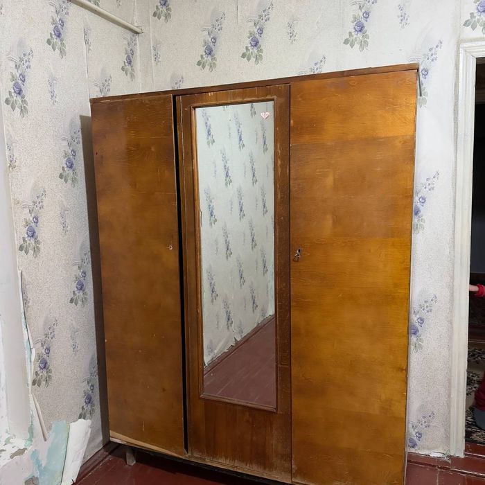 Шифоньер в хорошем состоянии !!!