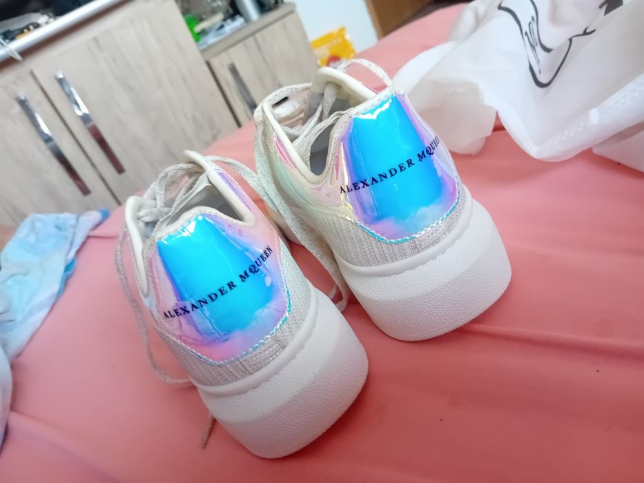 Vând adidasi Alexander MC,