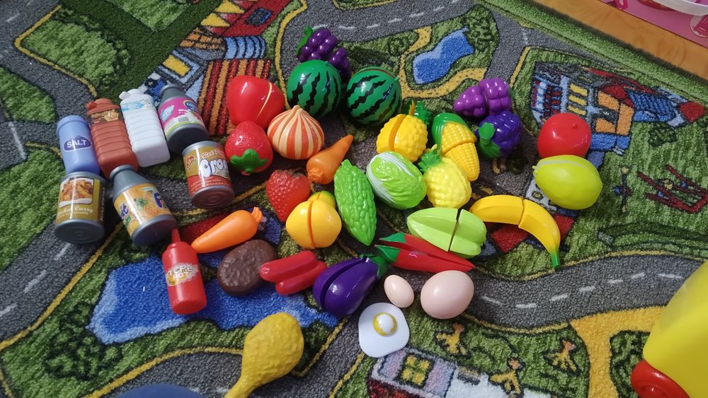 Продам игровую детскую кухню.