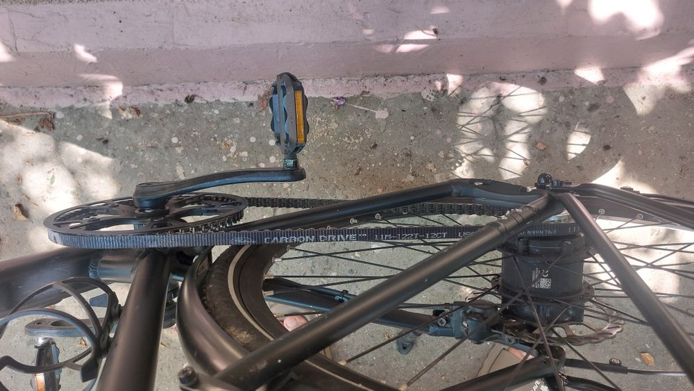 Vând bicicleta electrica 28 inch pe baterie impecabil