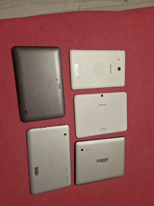 Tableta cu display impecabil- nu se aprinde