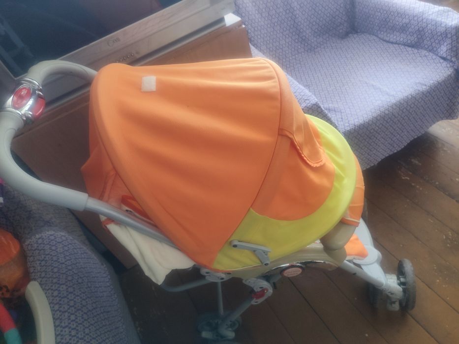 Детская прогулочная коляска