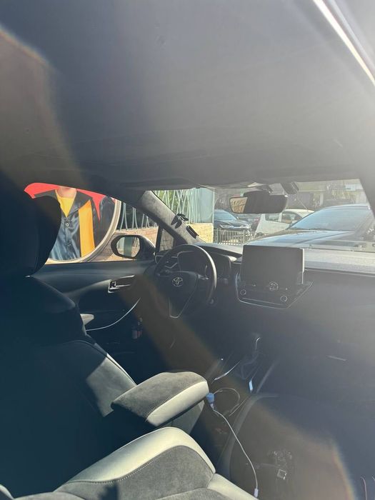 Toyota Corolla 1.8 2021 Япония