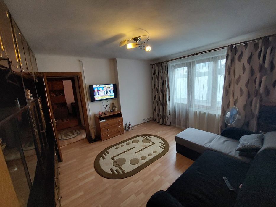 Apartament cu 3 camere, bd.Ecaterina Teodoroiu, vizavi de școala nr.2