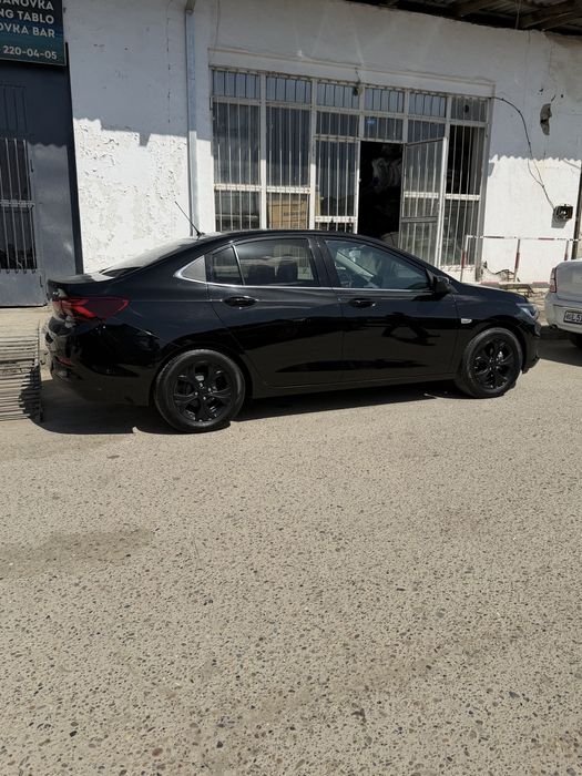 Onix premier 63.000 пробег метан