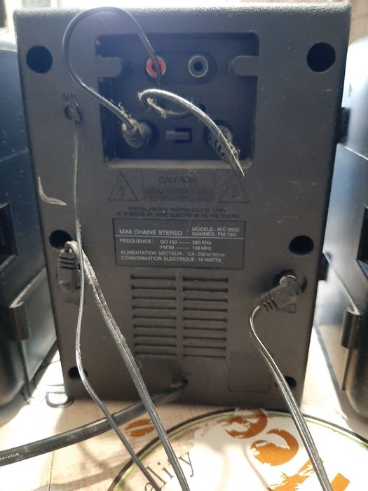 Vând radio second-hand