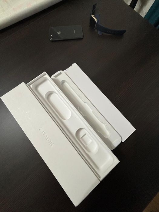 Продам Комплект Iphone 8 и Apple Watch Series 2