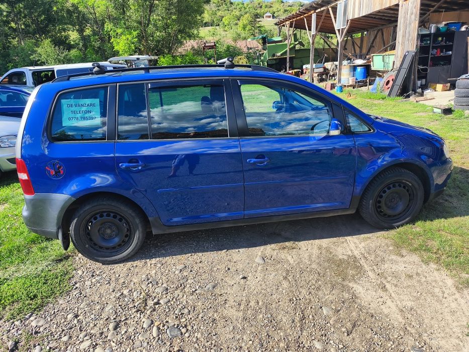 Vând Touran Volkswagen